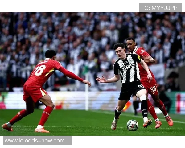 西甲历史冷门：里昂逆转马竞红牌风波引发全场热议